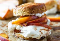 Keto Peach ‘n’ Cream Shortcake Recipe for Low-Carb Desserts
