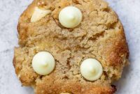 Low-Carb White Chocolate Chip Cookies (Keto-Friendly)