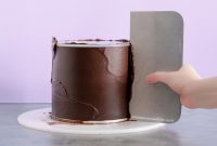 How to Smoothly Ganache a Cake for a Professional Finish