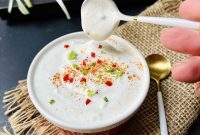 Quick 10-Minute Sour Cream Sauce Recipe for Dips & Toppings
