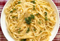 One-Pot 4-Ingredient Fettuccine Alfredo Recipe