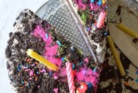 Cookies and Cream Ice Cream Cake Recipe — creamy Oreo layer cake