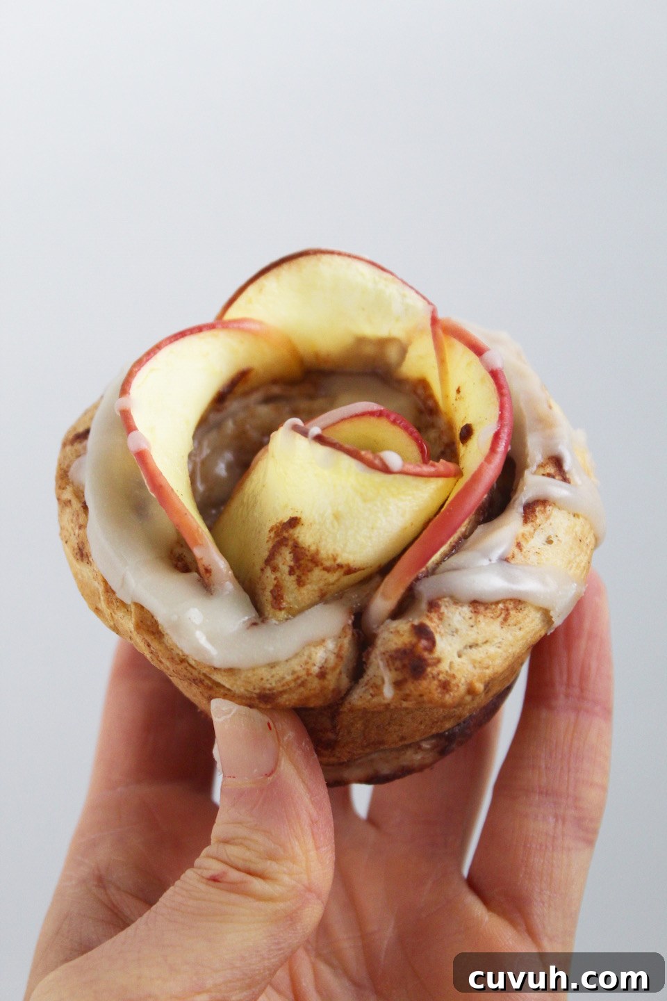 Cinnamon Roll Apple Roses Recipe -- Edible roses made with tart apple slices wrapped up in sweet and gooey cinnamon rolls. Such an easy and impressive treat for the holidays!