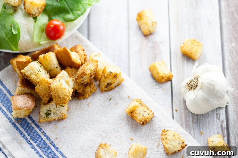 Crispy Garlic Croutons Recipe for Salads and Soups 4 Homemade Garlic Croutons recipe - Skip the store bought croutons and make this crunchy, buttery, and zesty Homemade Garlic Croutons recipe for the perfect delicious topping on your favorite salad! These look so good.