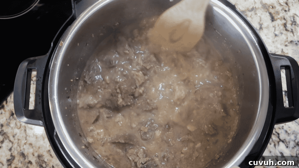 Stirring pot so sauce melds
