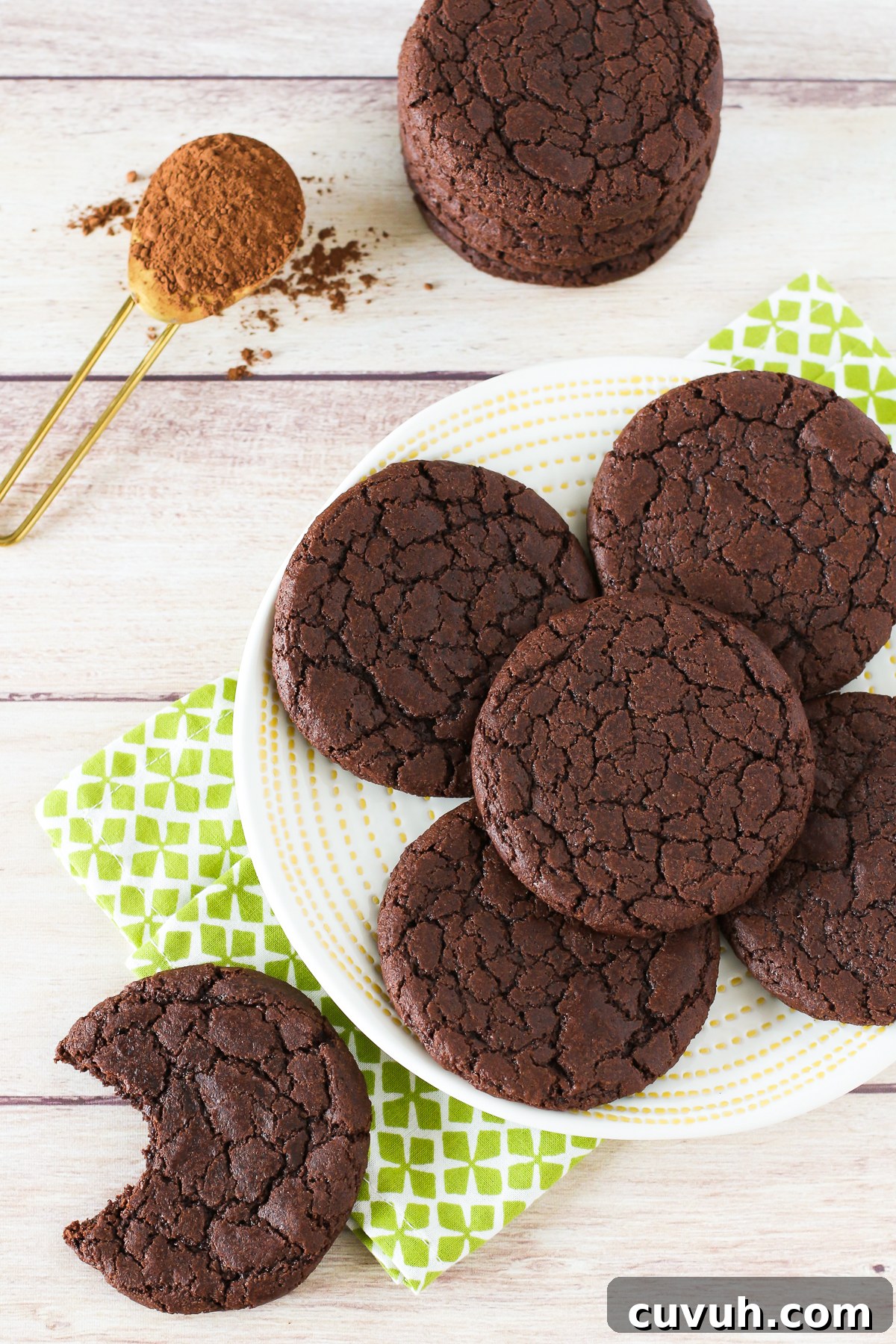 Gluten Free Vegan Brownie Cookies. Chewy, chocolate cookies that taste like a fudgy brownie!