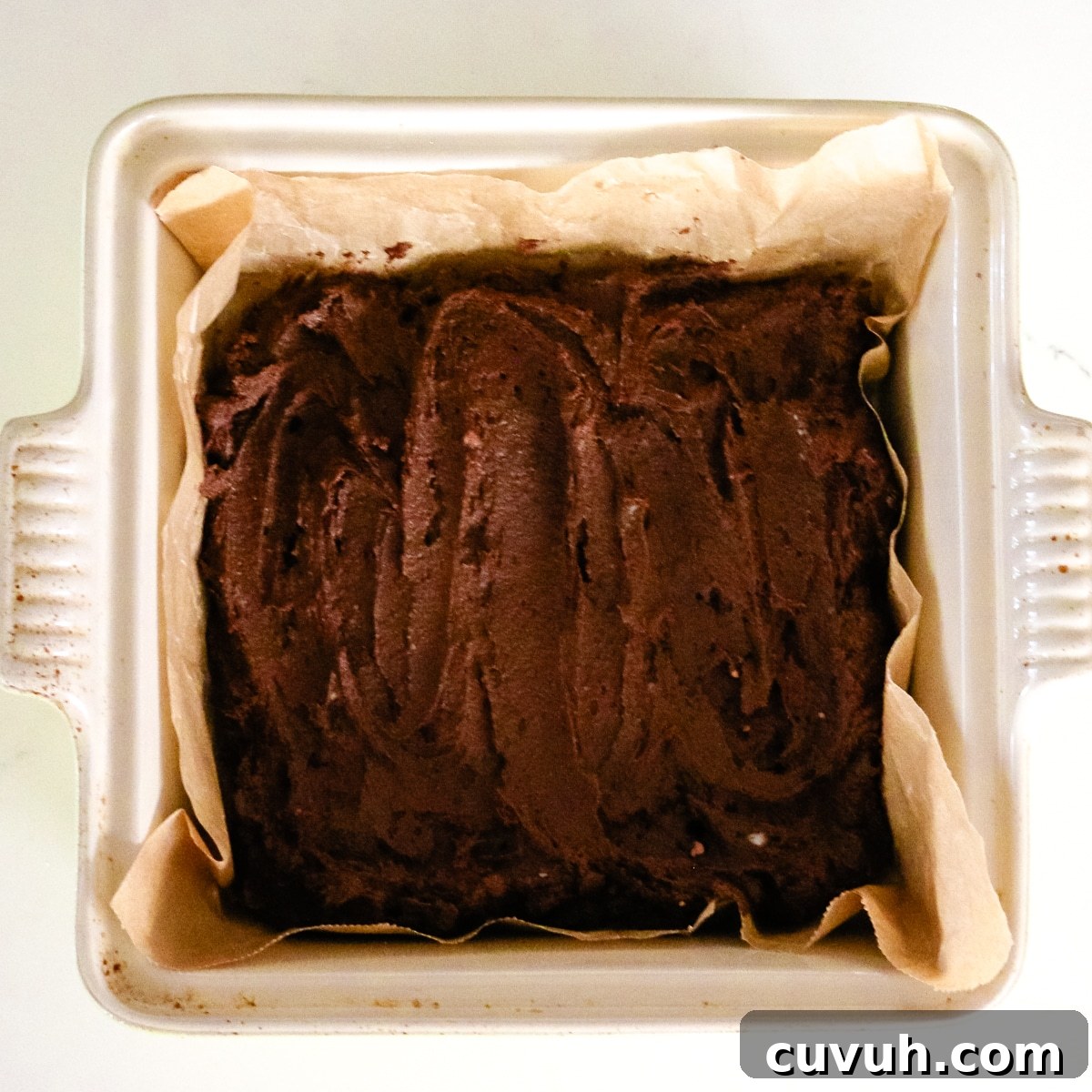 Arrange the mixed coconut flour in the container.